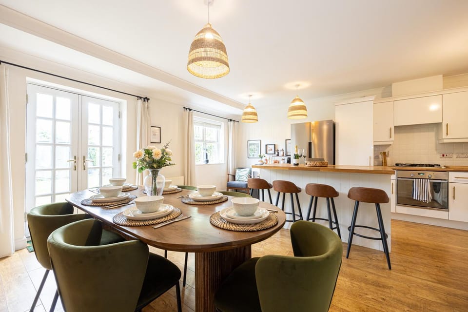 Dining area, kitchen