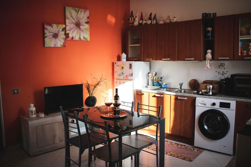 Kitchen or kitchenette, Dining area, pet friendly