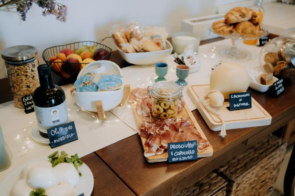 Food and drinks, Continental breakfast, Buffet breakfast