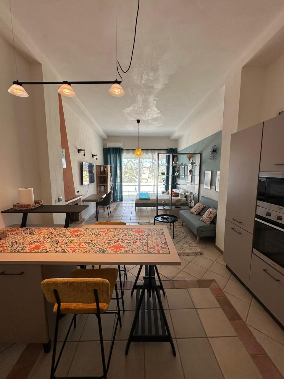 Kitchen or kitchenette, Living room, Seating area, Dining area, oven, pet friendly, stove