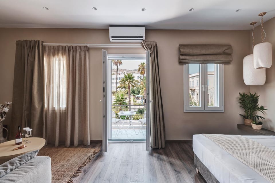 Bed, Photo of the whole room, Bedroom, internet, air conditioner