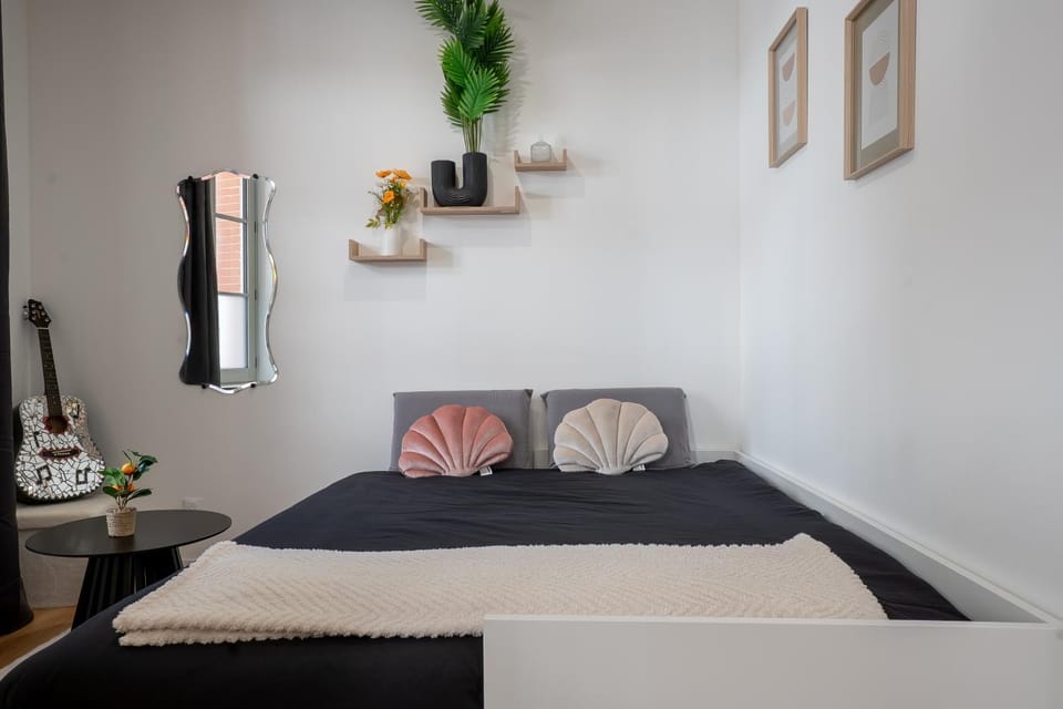 Bed, Bedroom