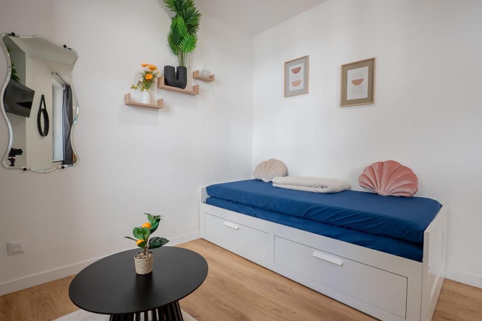 Bed, Bedroom