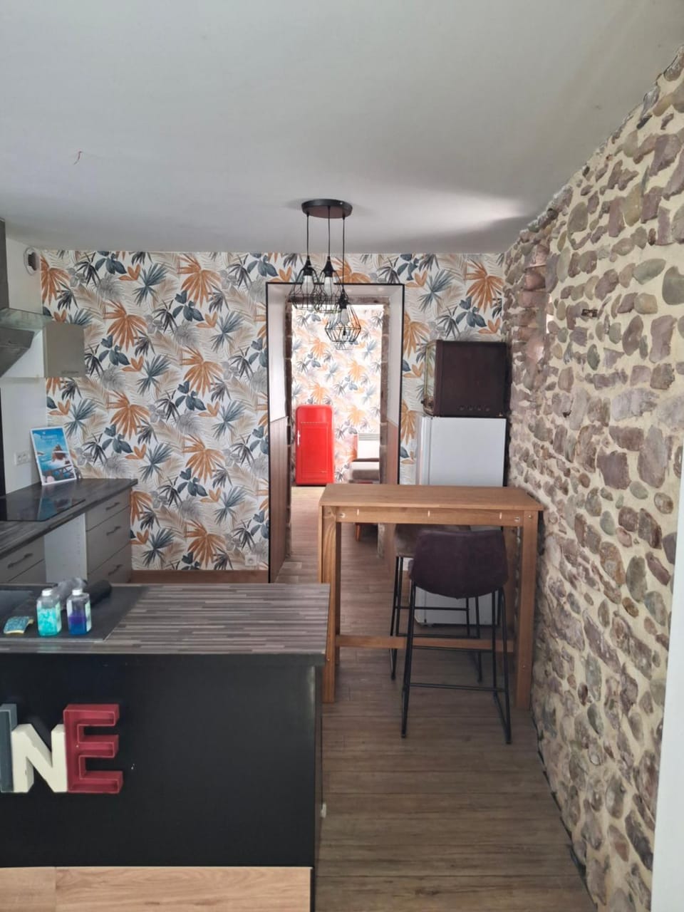 Kitchen or kitchenette, Dining area