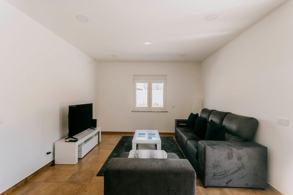 Communal lounge/ TV room, TV and multimedia, Living room, Seating area
