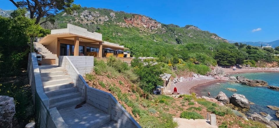 Beachfront Blue Panorama Bed and Breakfast in Montenegro