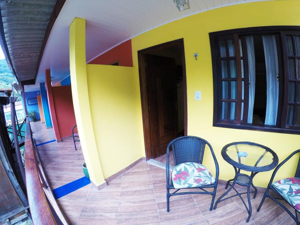 Suítes Cantinho da Pedra Bed and Breakfast in Angra dos Reis