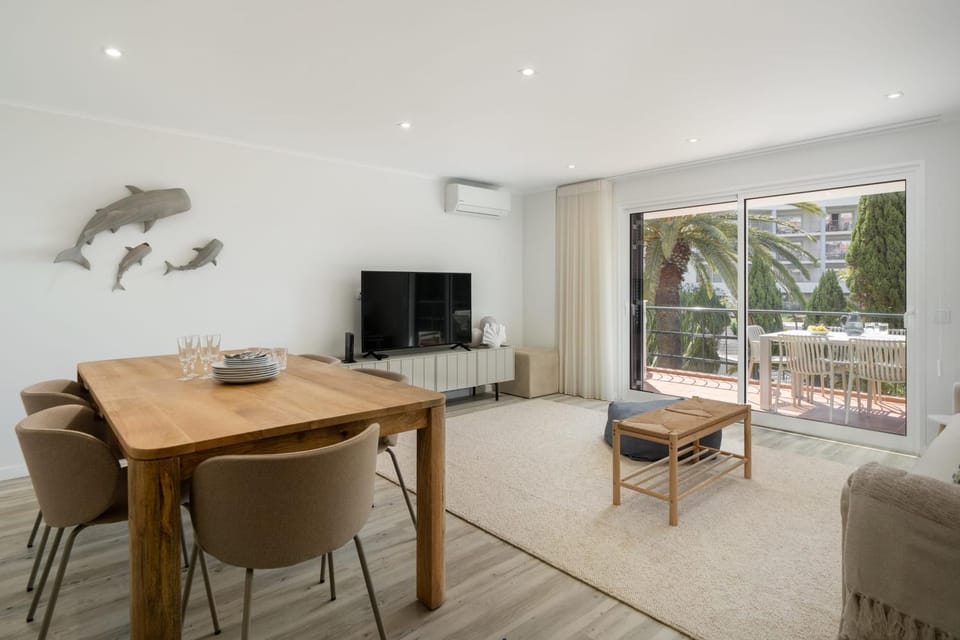 TV and multimedia, Living room, Dining area, air conditioner
