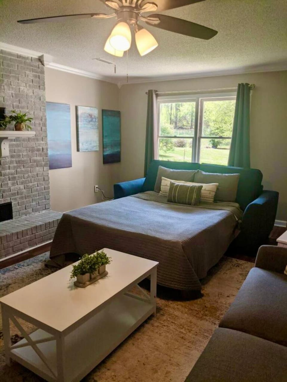 Bed, Living room