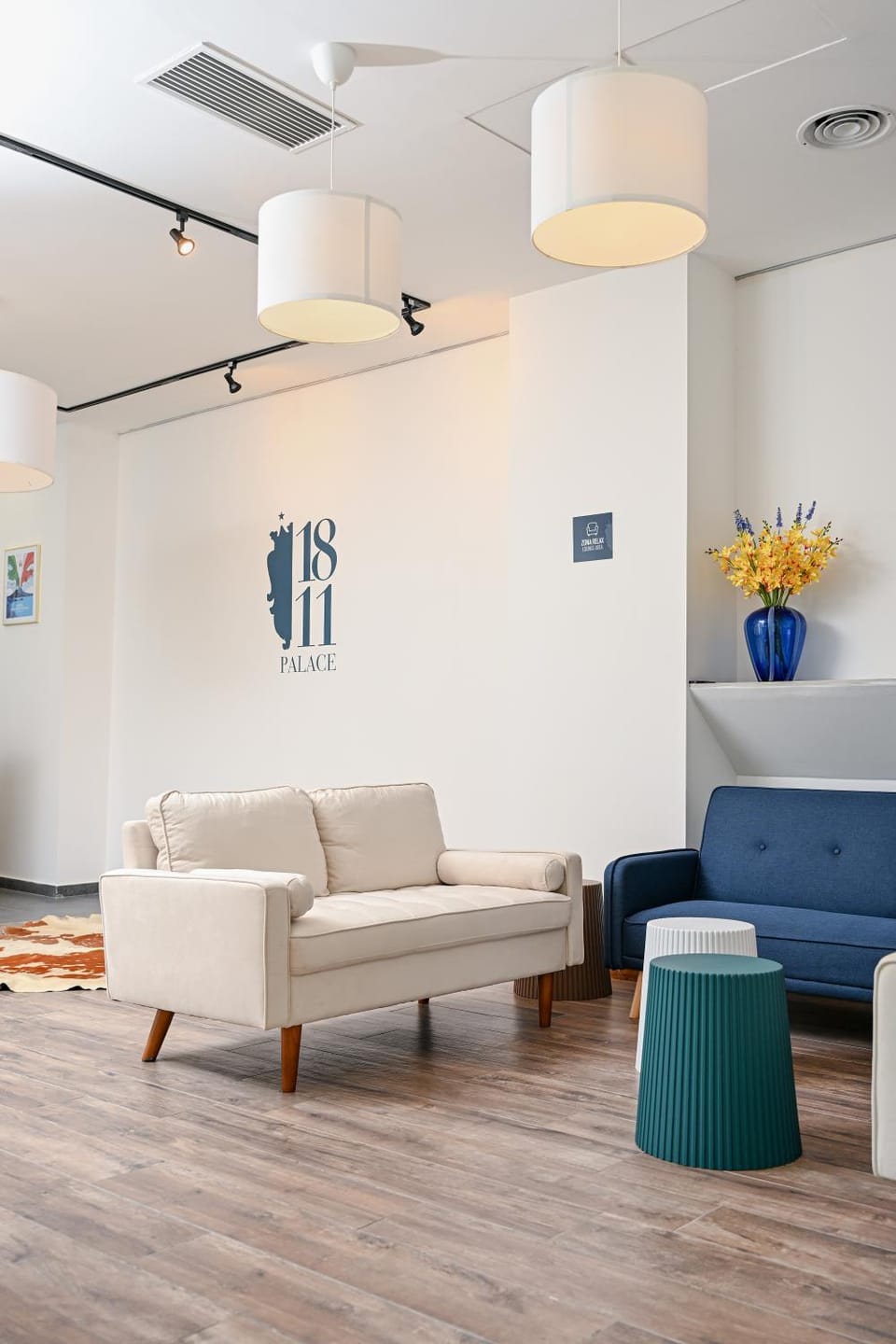 Communal lounge/ TV room