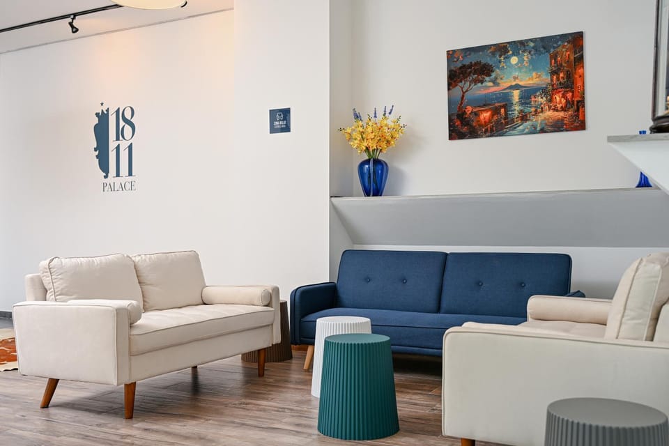 Communal lounge/ TV room