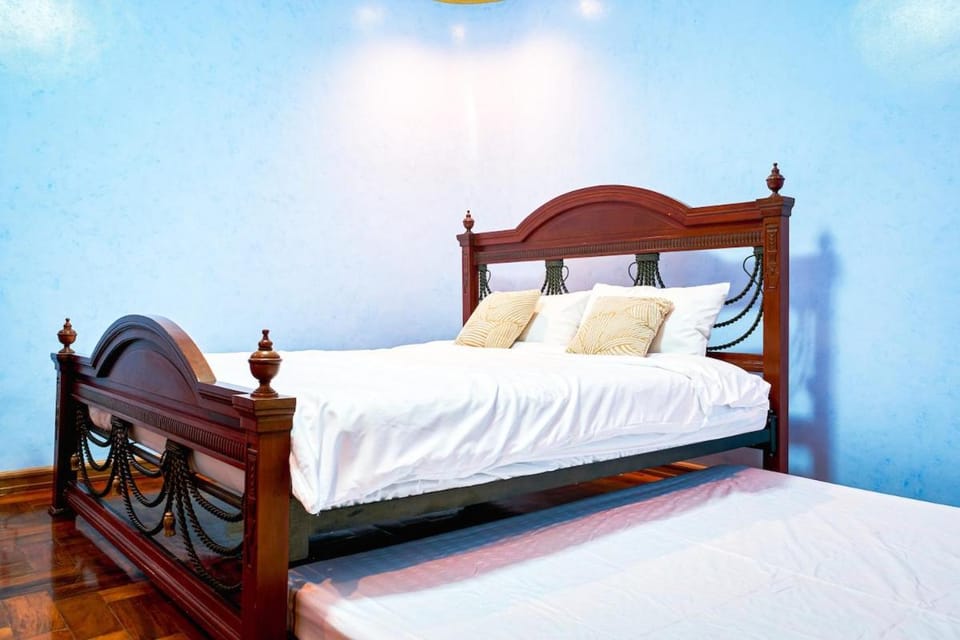 Lovely Villa in Tagaytay with Swimming Pool & Billiards up to 25pax Villa in Tagaytay
