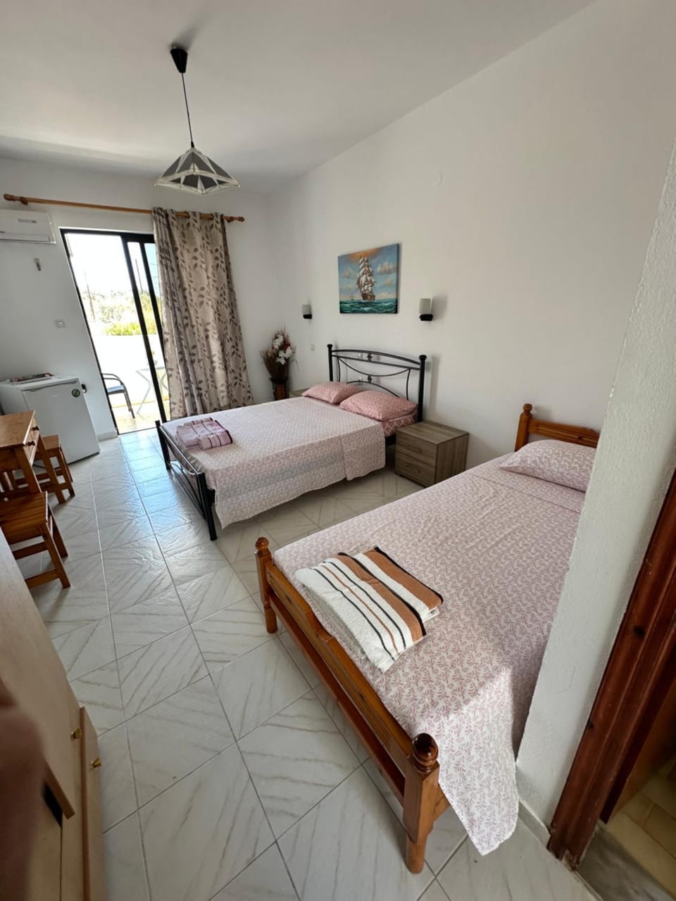 Bed, Photo of the whole room, Bedroom, air conditioner