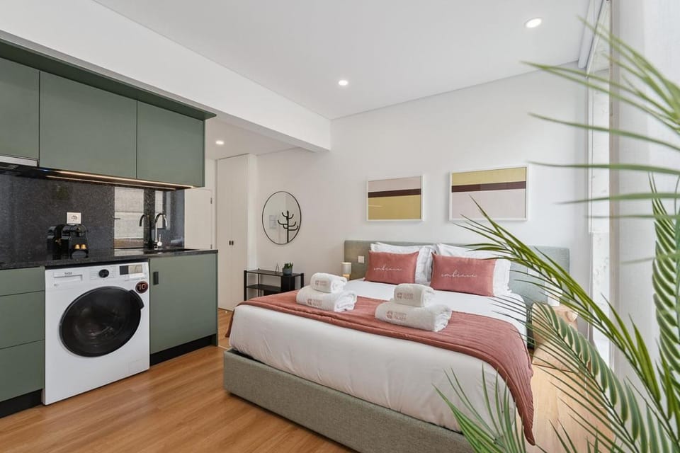 Bed, Bedroom, washing machine
