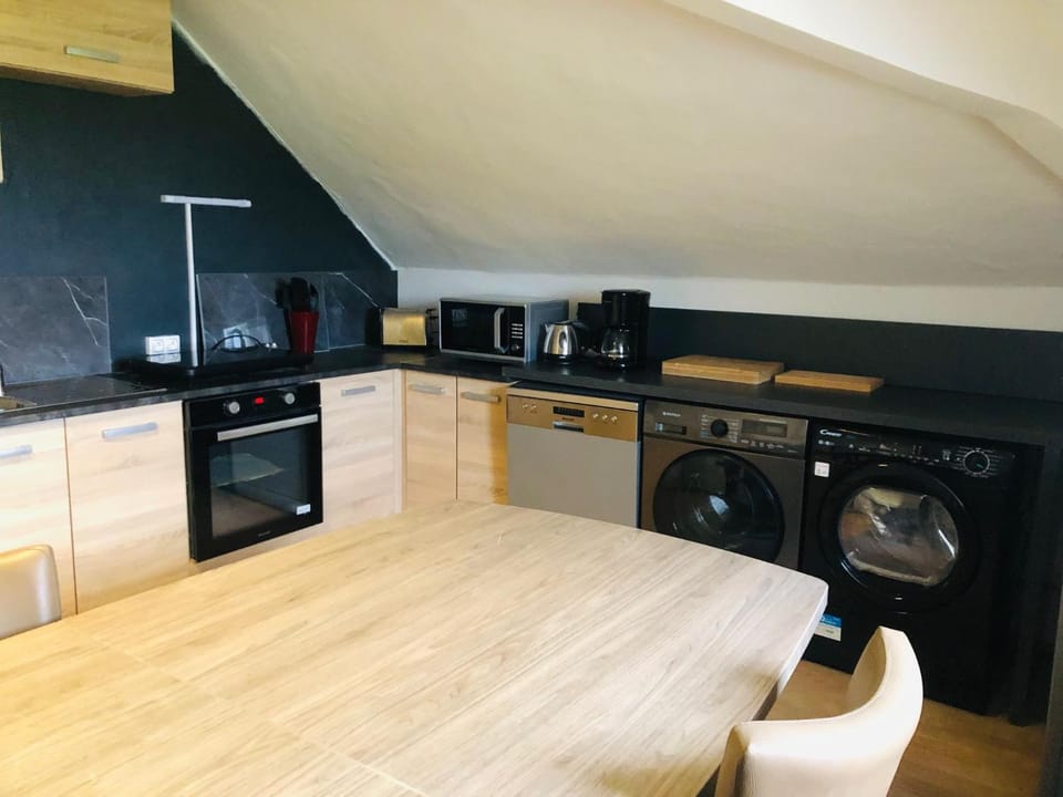 Appartement - LES COMBLES DU CHATEAU DES MARAIS - Avec vue sur le lac - POUR 2 à 5 PERSONNES Apartment in Pays de la Loire