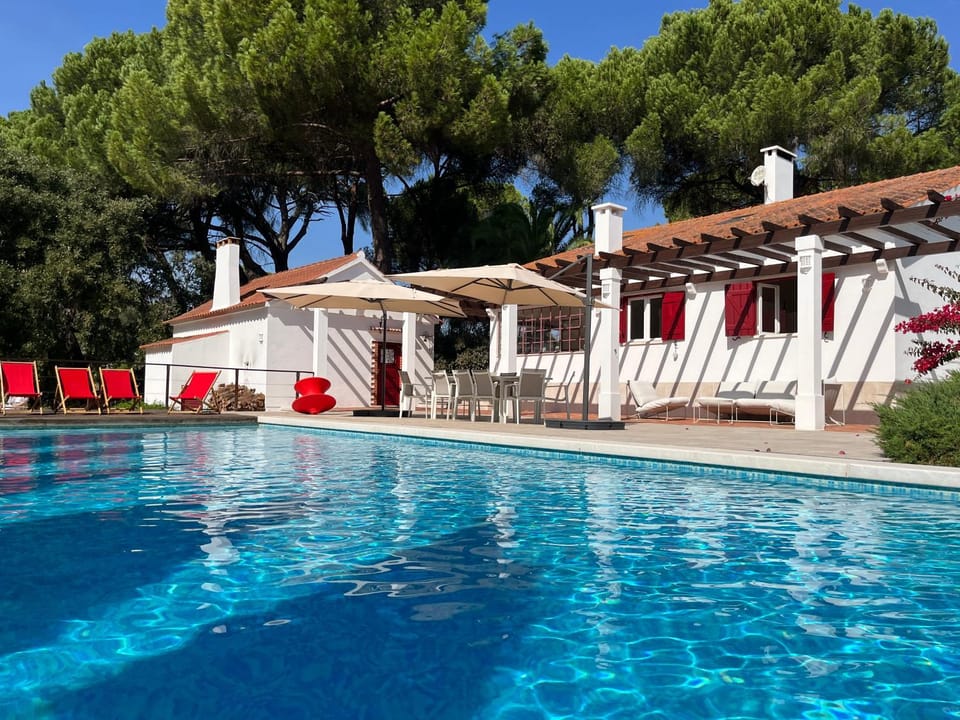 Property building, Day, Pool view, Swimming pool, sunbed