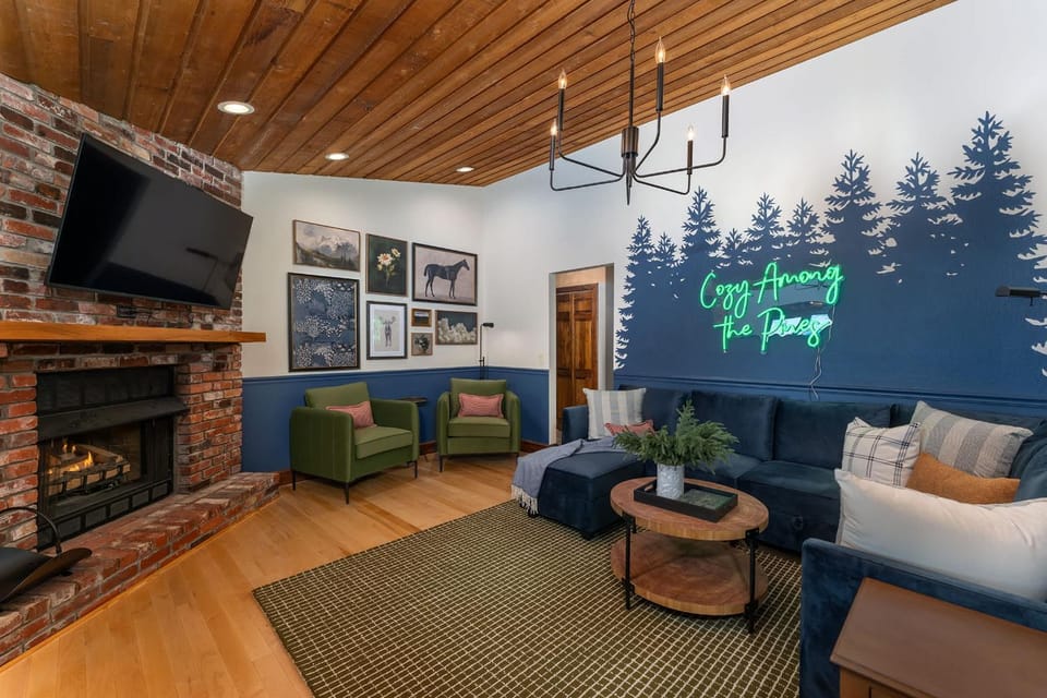 Epic Home Sleeps 20-Basketball Court-Hot Tub-Sauna House in North Carolina