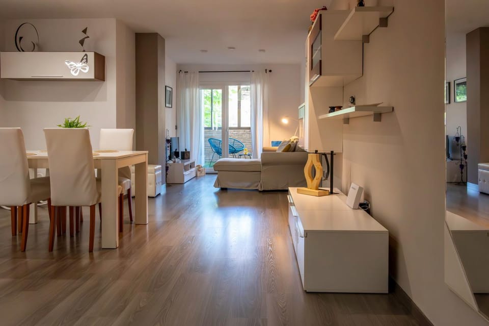 Living room, Dining area, heating, pet friendly, pet friendly