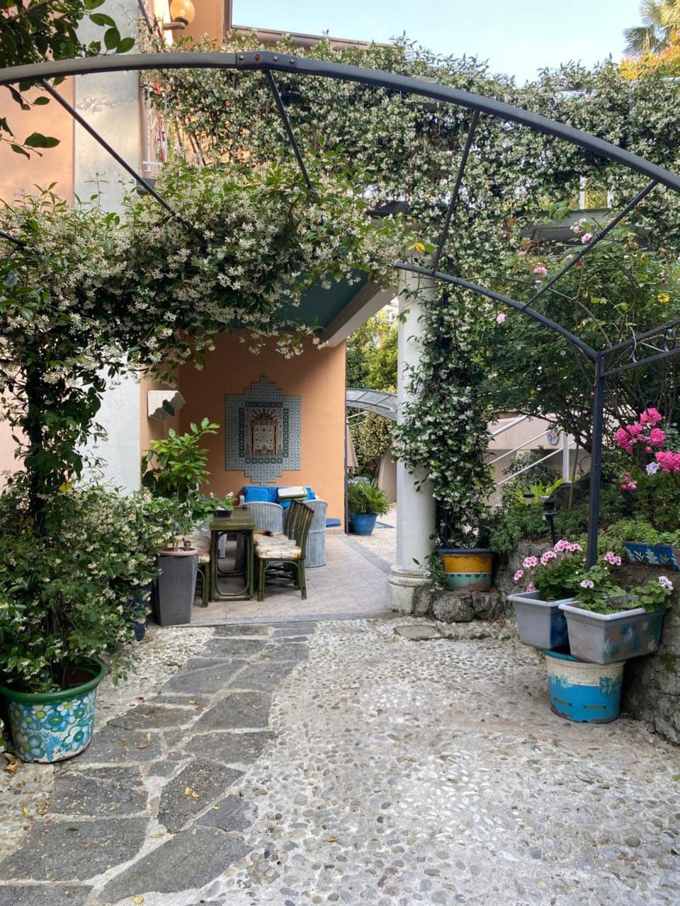 Property building, Patio, Garden, Garden, Balcony/Terrace, Garden view