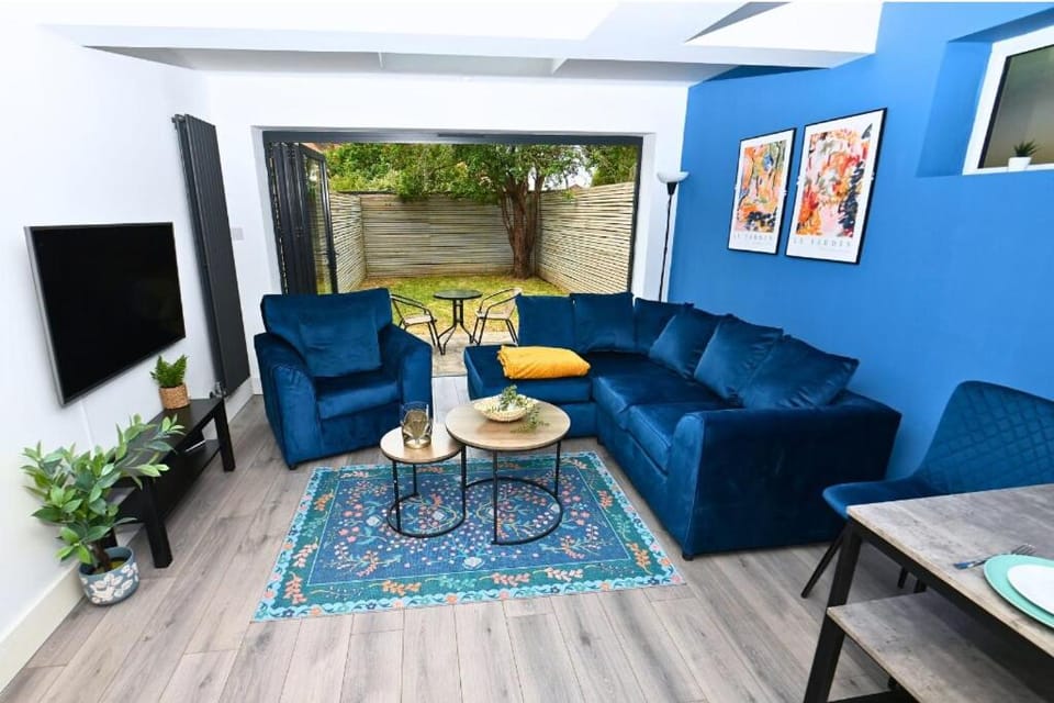 TV and multimedia, Living room, Seating area