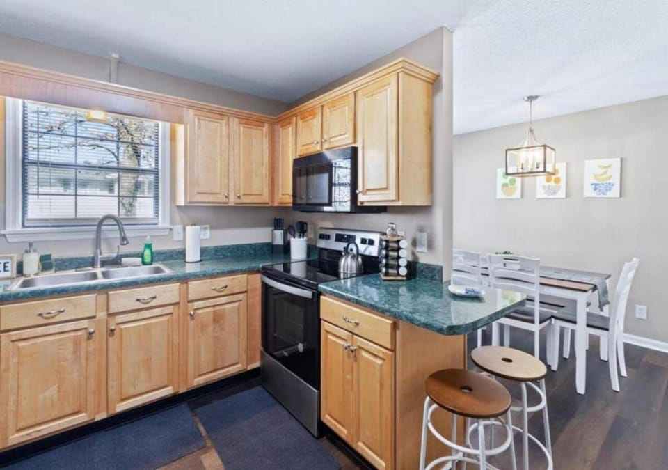 Dining area, kitchen