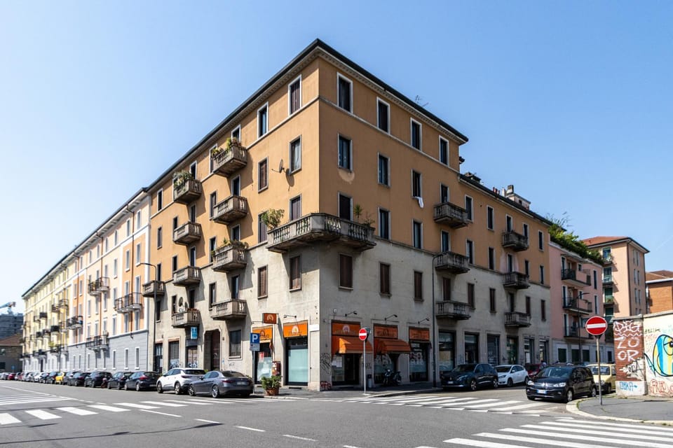 Property building, Neighbourhood