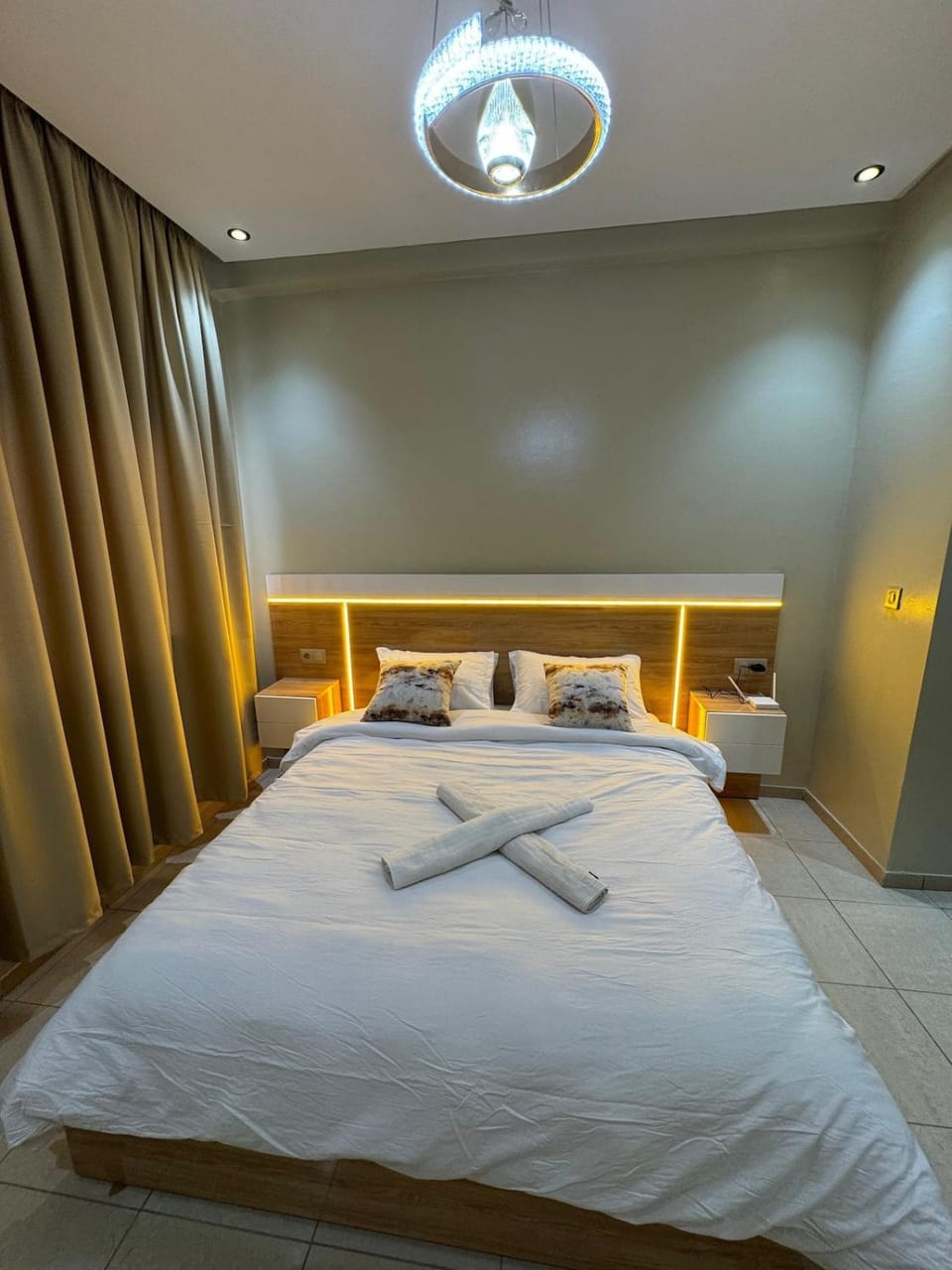 Bed, Bedroom, towels