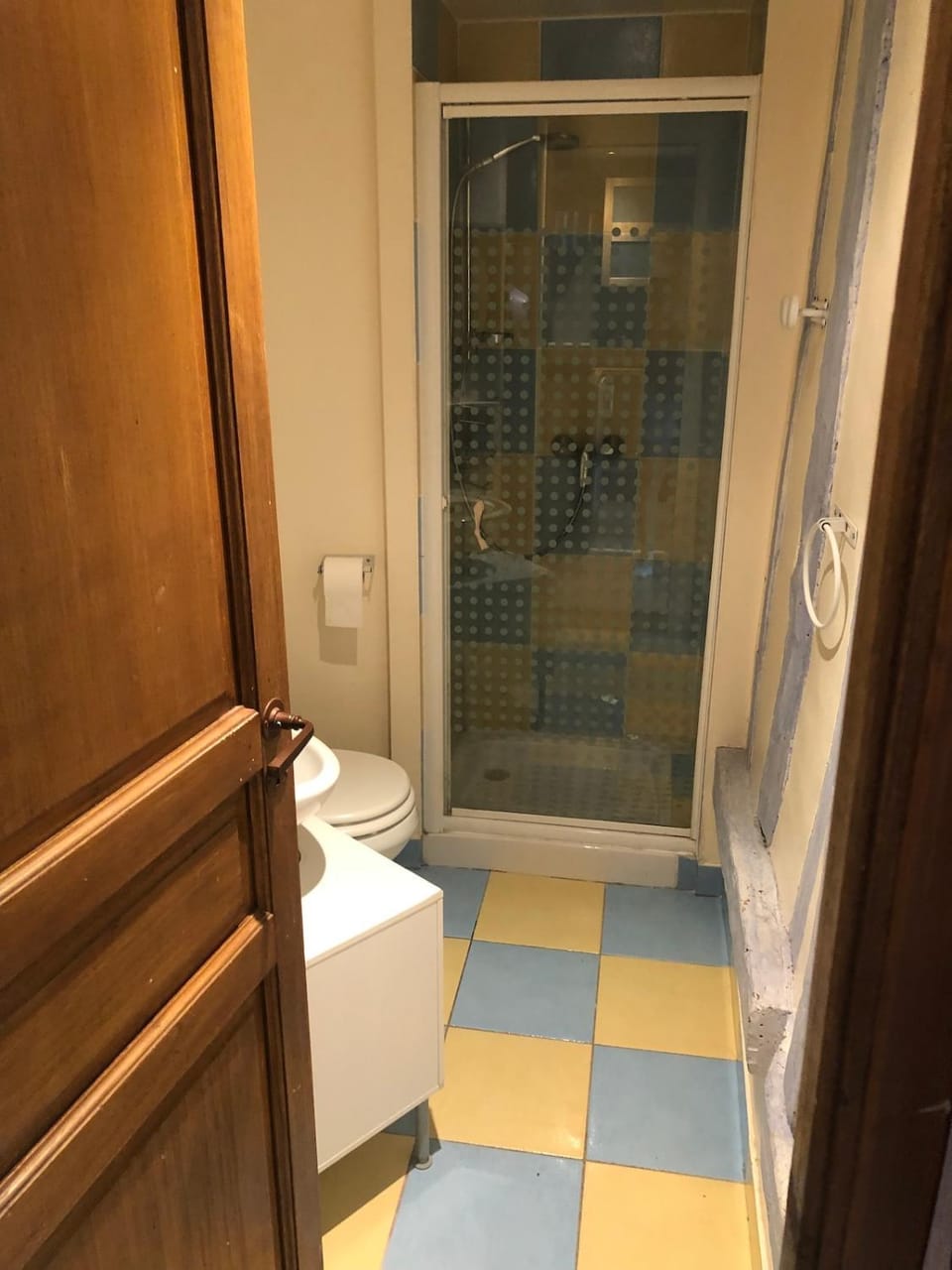 Shower, Toilet