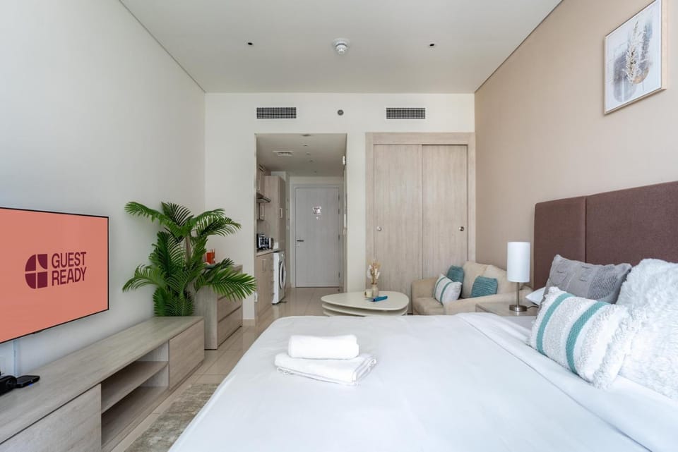 GuestReady – Infinity Pool & Beach | The Palm Apartment in Dubai