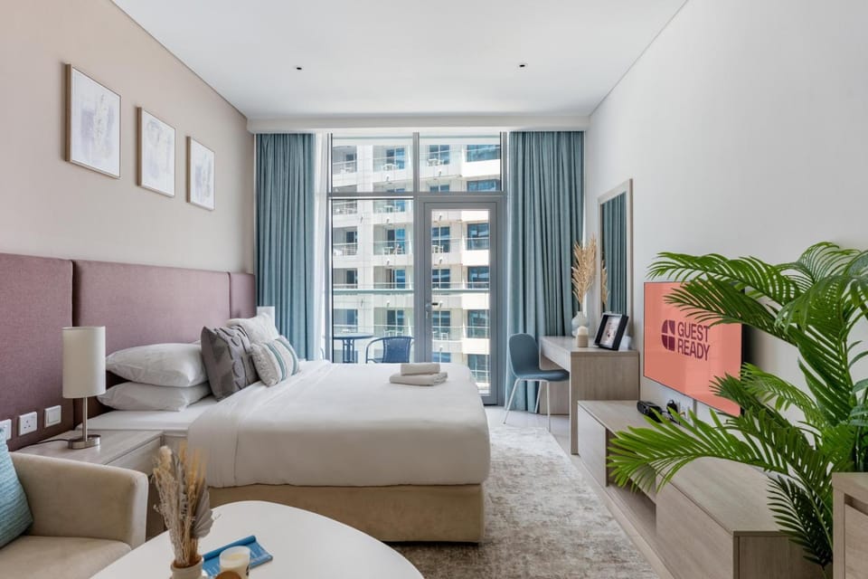 GuestReady – Infinity Pool & Beach | The Palm Apartment in Dubai