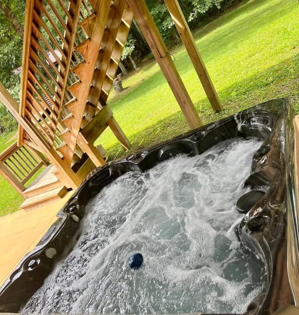 Wooded Retreat with game area and hot tub House in Alabama