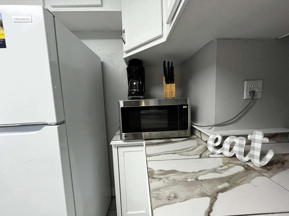 Kitchen or kitchenette, oven