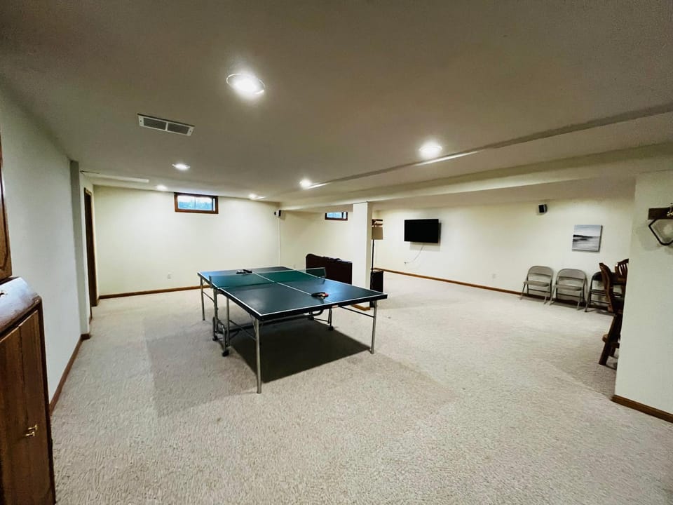 Game Room, Table tennis