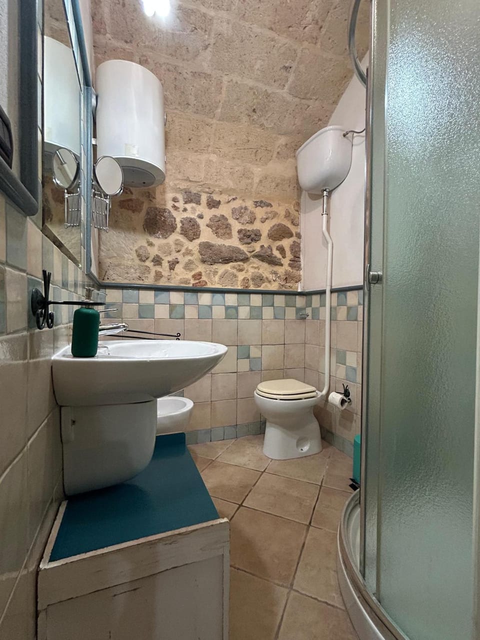 Shower, Toilet, Bathroom, bidet, towels