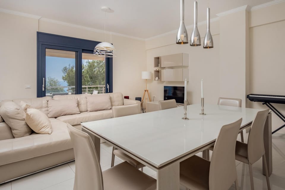 TV and multimedia, Living room, Seating area, Dining area