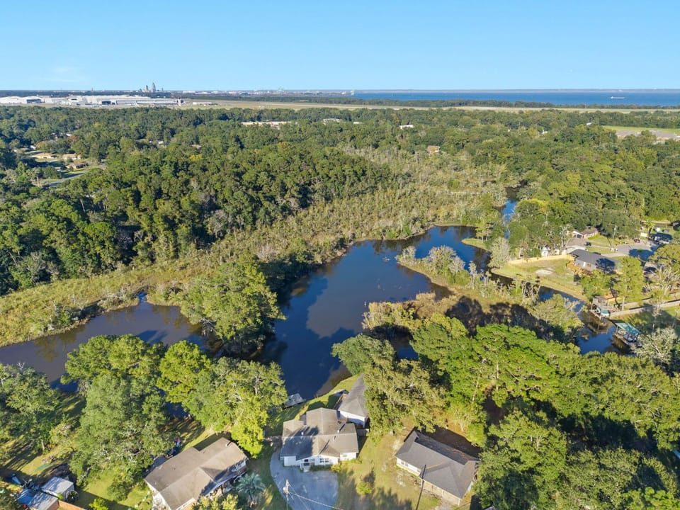 Tara's Riverfront Hideaway House in Mobile