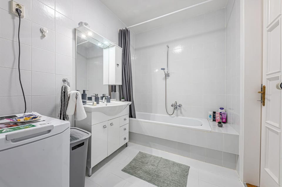 Shower, Bathroom, Bath, towels, washing machine