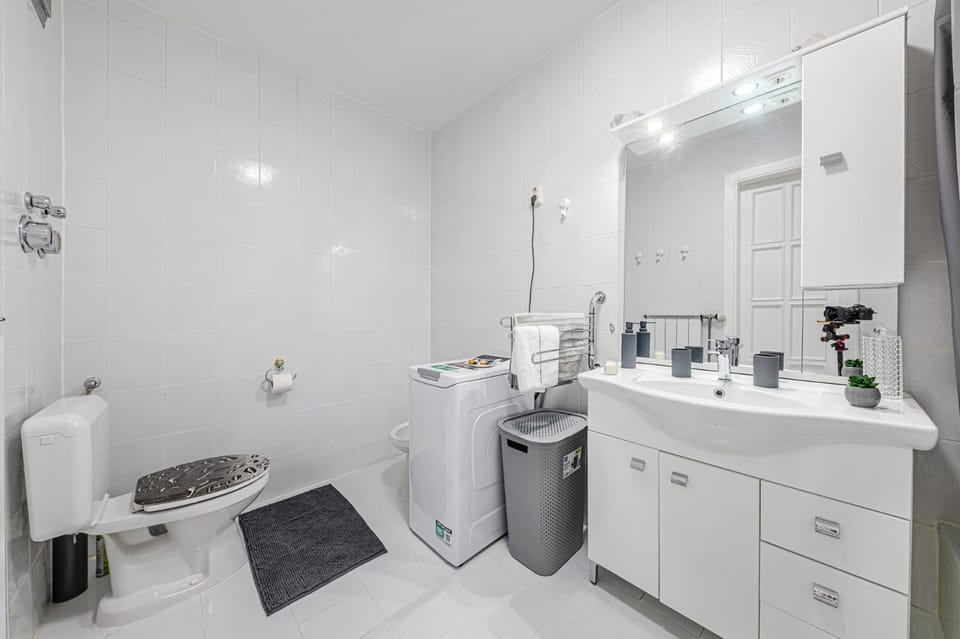 Toilet, Bathroom, towels, washing machine, dryer