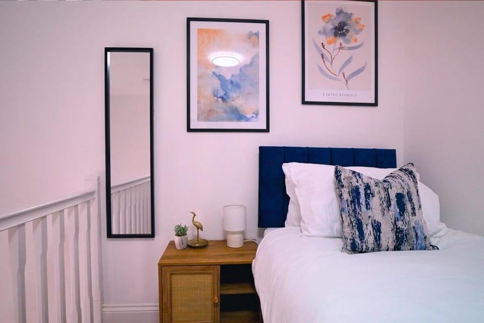 Bed, Decorative detail, Bedroom
