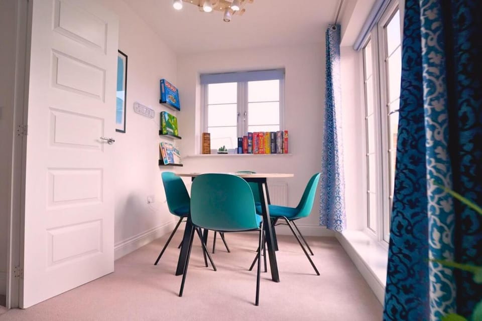 Seating area, Dining area