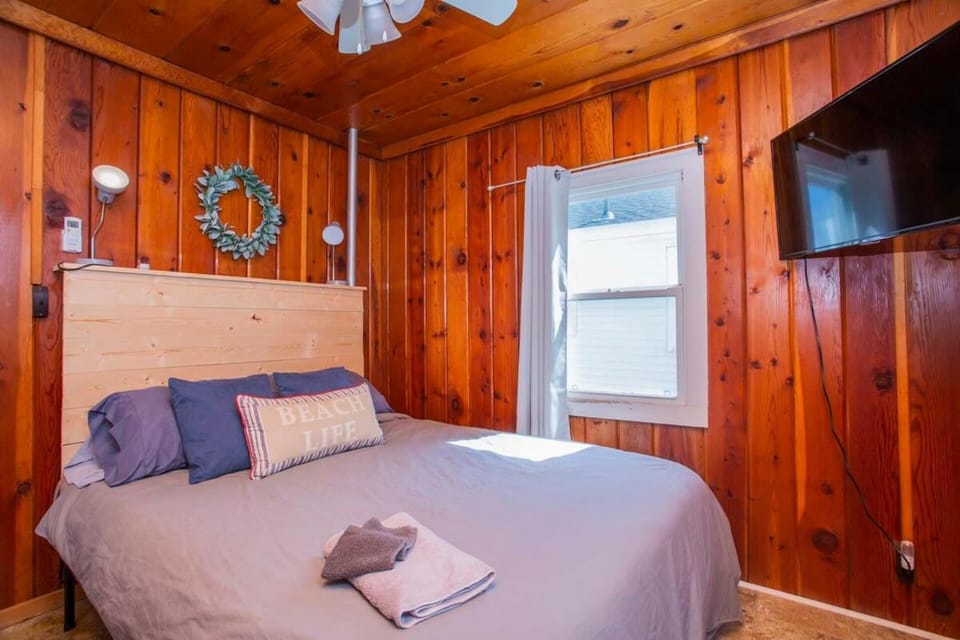 New renovated bathroom & new roof - Lake Huron 5 House in Michigan