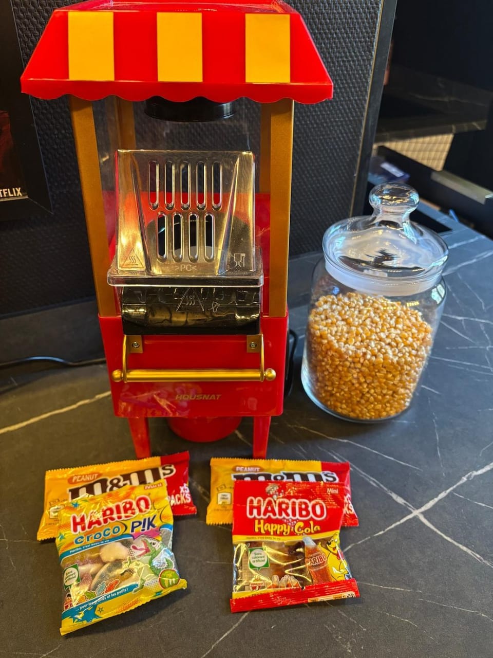 Appartement centre ville Laval avec cinéma Apartment in Laval