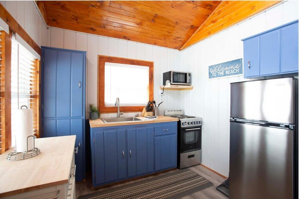 4 Beachfront Cottages - New Bathrooms and Roofs House in Michigan