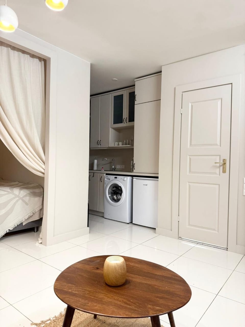 Kitchen or kitchenette, washing machine