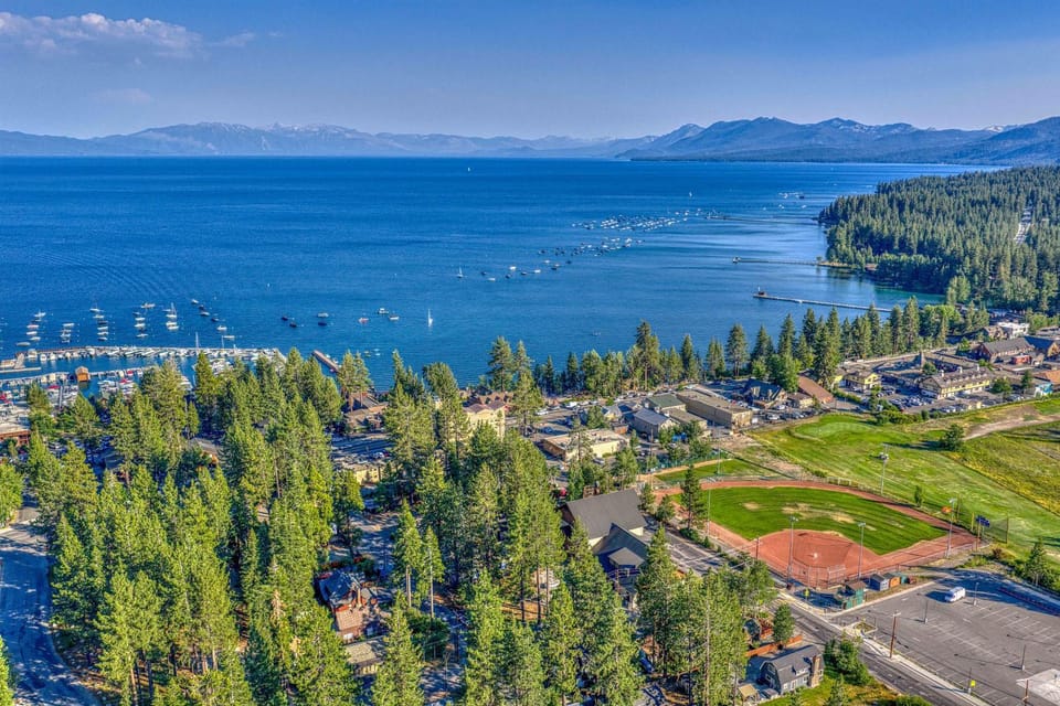 Tahoe City Gem Pet Friendly Yard Walk to Beach House in Tahoe City