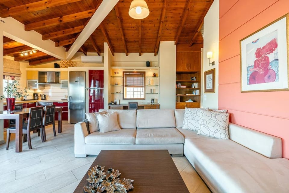 Kitchen or kitchenette, Living room, Seating area, Dining area
