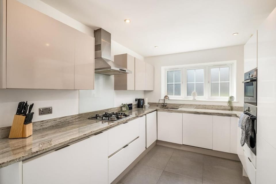 Kitchen or kitchenette, oven, stove