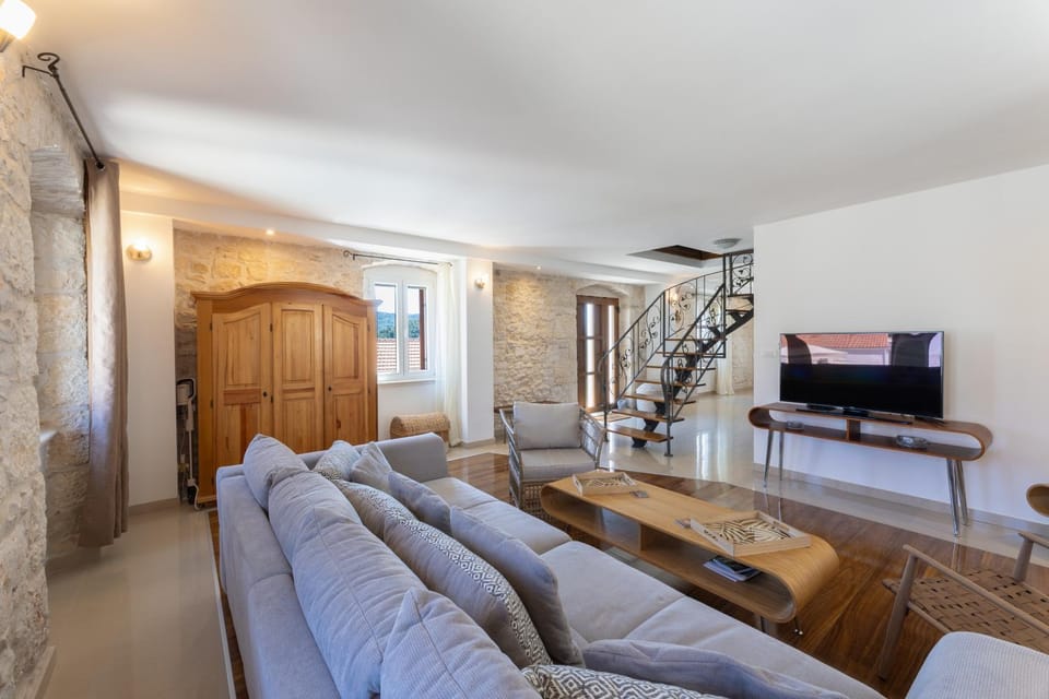 Communal lounge/ TV room, TV and multimedia, Living room, Seating area