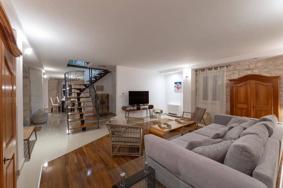 Communal lounge/ TV room, TV and multimedia, Living room, Seating area, Evening entertainment