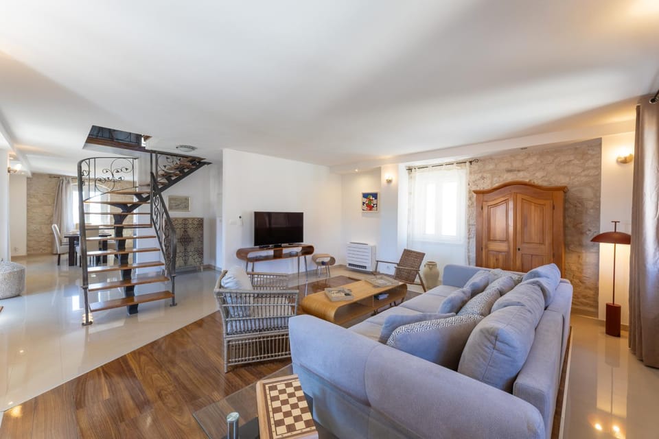 Communal lounge/ TV room, TV and multimedia, Living room, Seating area